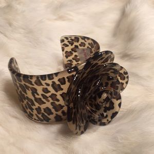 Plastic cuff bracelet leopard print with black